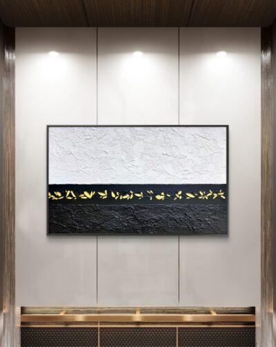 Obraz v interiéru s pravým ryzím zlatem v černobílé kombinaci.